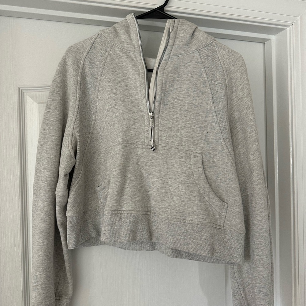 Lululemon Women’s scuba half zipped- chopped length